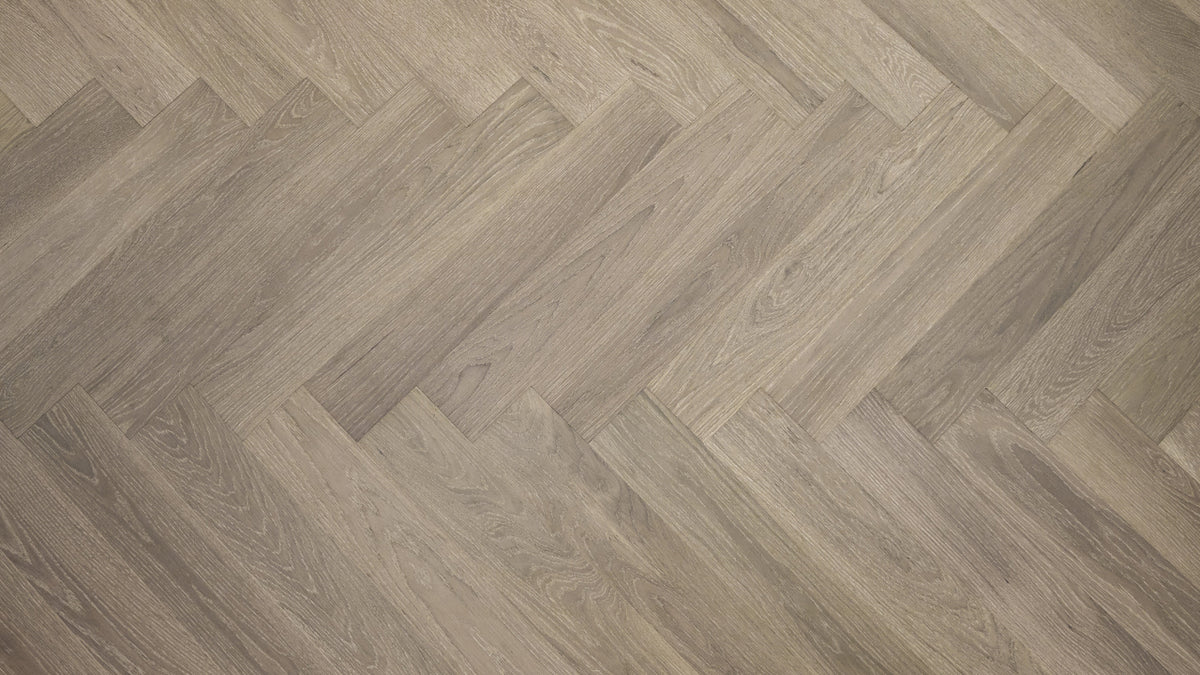 Golden Husk (Wheat Berry) American White Oak Herringbone 5″ engineered hardwood